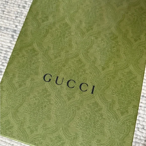 Gucci MEN’S Cream Sneakers - Picture 9 of 9